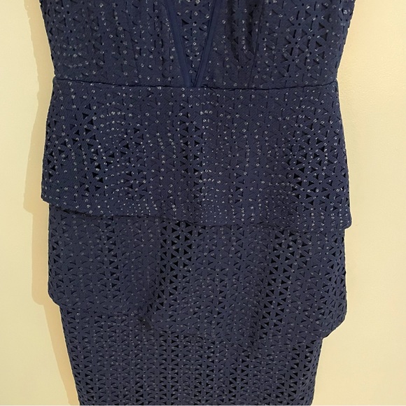 Frank Lyman Stylish navy/silver cocktail dress with slimming asymmetrical tiers - Picture 11 of 12